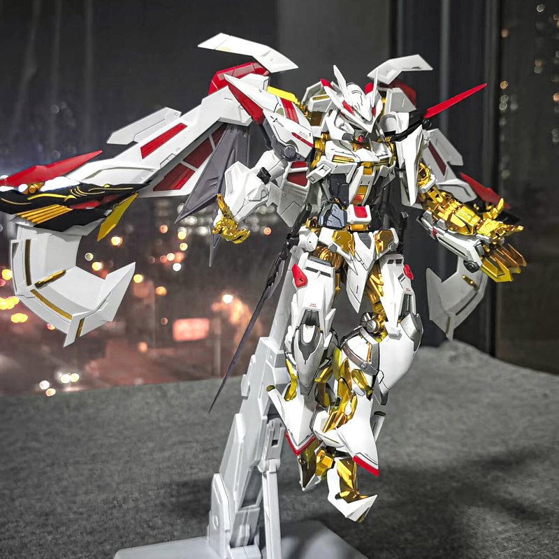 8826 Mg 1 100 Astray Gold Fram - Model Kit Perfect Grade recension och pris